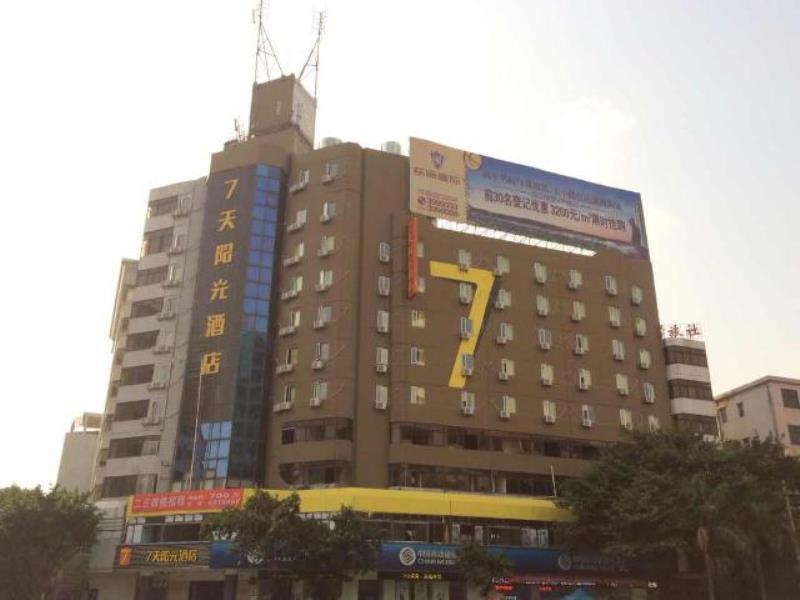 7Days Inn Yunfu Luoding Central Exteriér fotografie