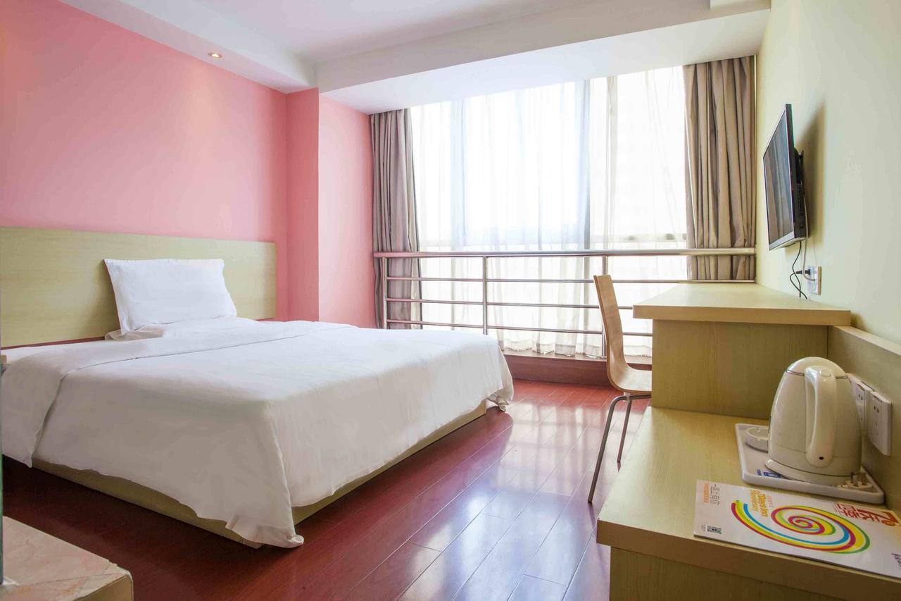 7Days Inn Yunfu Luoding Central Exteriér fotografie